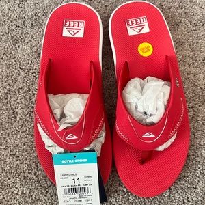 NWT Reef MLB St. Louis Cardinals sandals